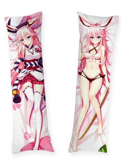 Yae Sakura Miko och Bikini Dakimakura